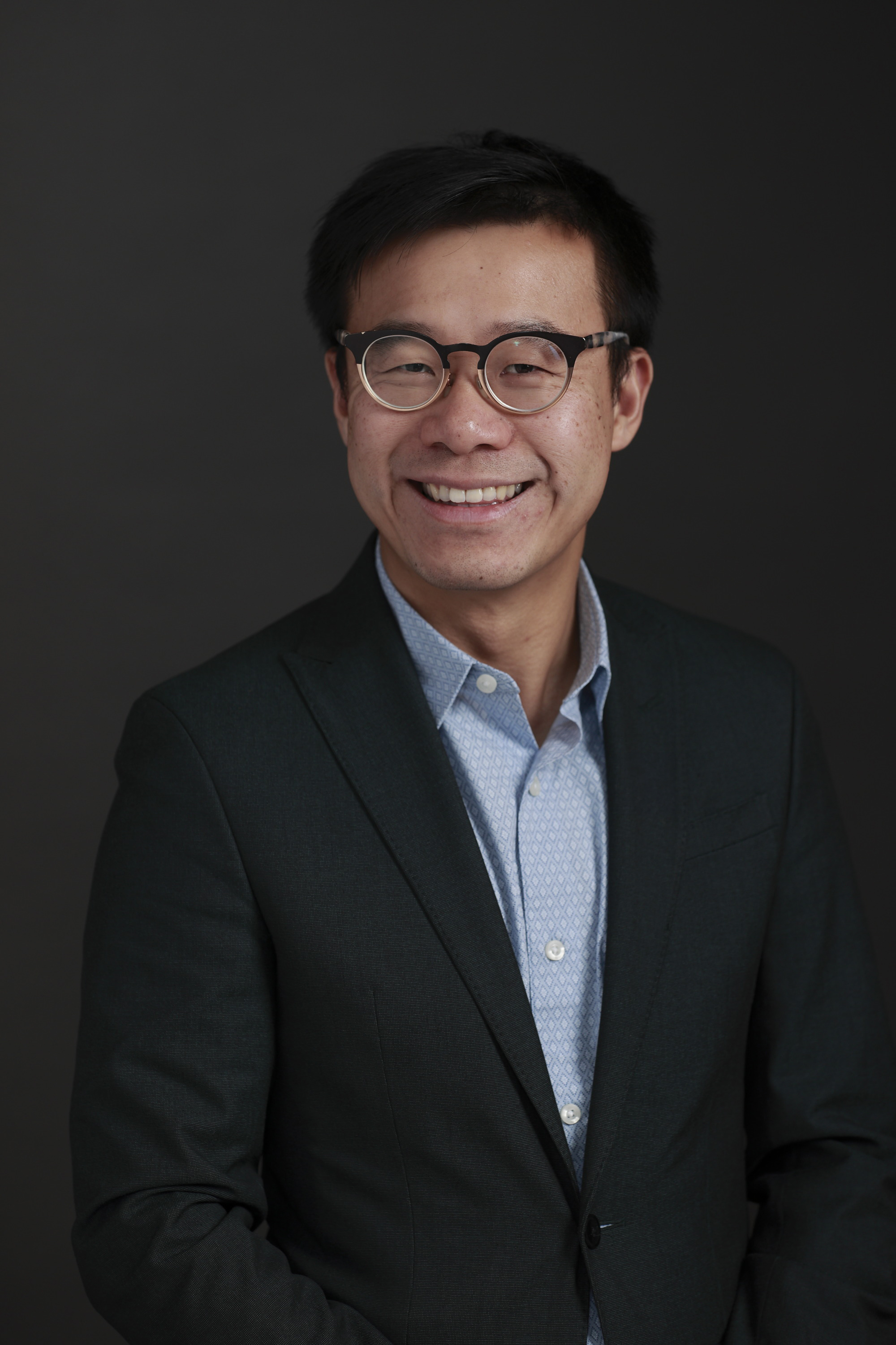 Official portrait of MLA Hon Chan
